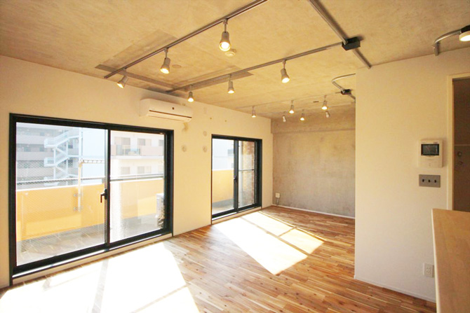 2部屋を広い1部屋へとモダンテイストなリノベーション