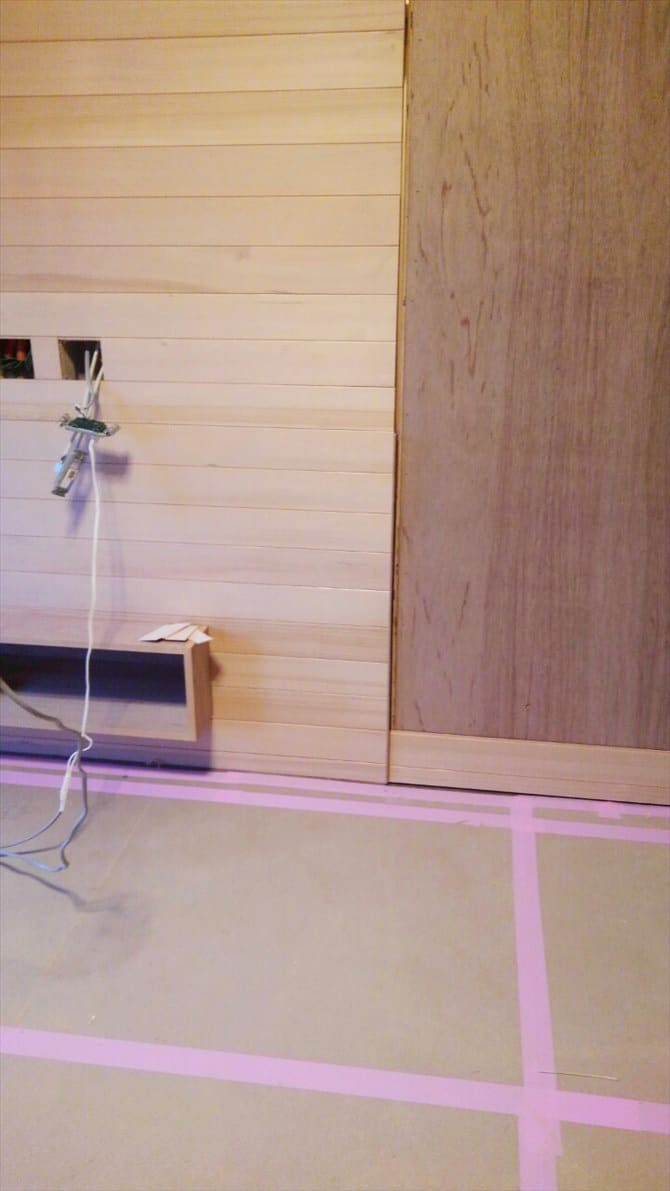 収納造作と羽目板張りの壁｜リノベーション神奈川・横浜