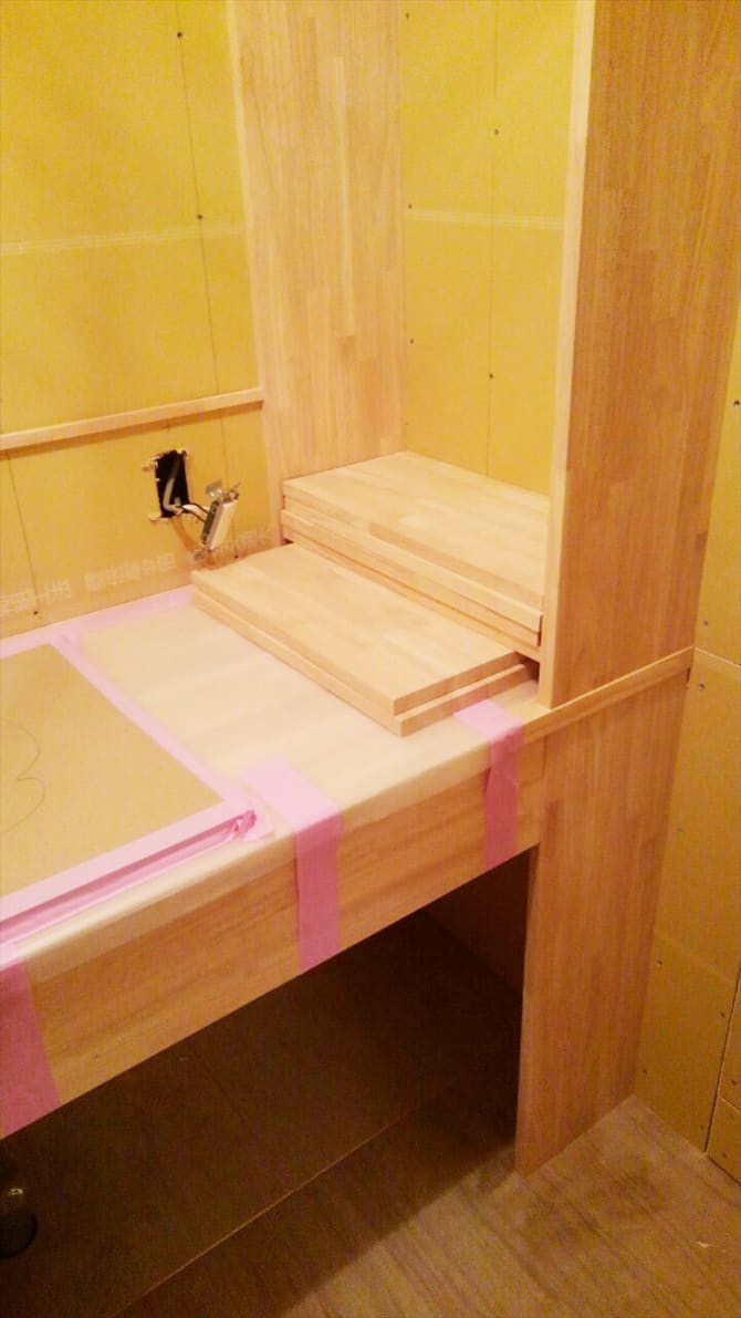 造作洗面台の横に壁面収納を造作｜リノベーション神奈川・横浜