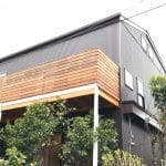 ブラックと木材の外構｜横浜リノベーション