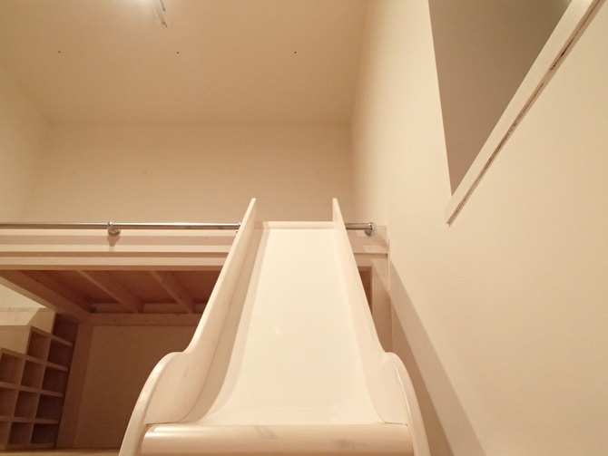 LDKの一角に階段＆床と滑り台でキッズスペースにリノベ｜マンションリノベーション横浜