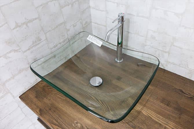 透明な洗面器